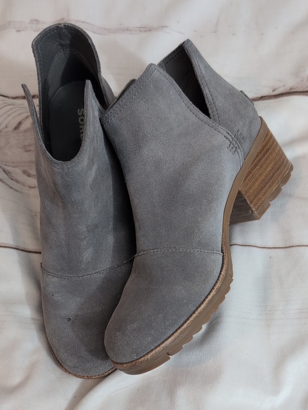 Sorel Women's Cate Cut-Out Bootie size 8 Beautiful Gray Sude Leather